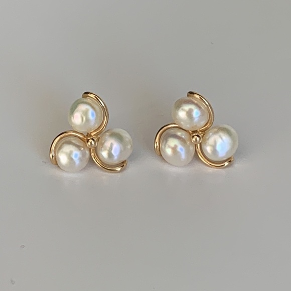 🌼☘️🌸☘️🌼 WHITE BUTTON FRESHWATER CULTURED PEARL & 14K GOLD POST STUD EARRINGS - Picture 2 of 8